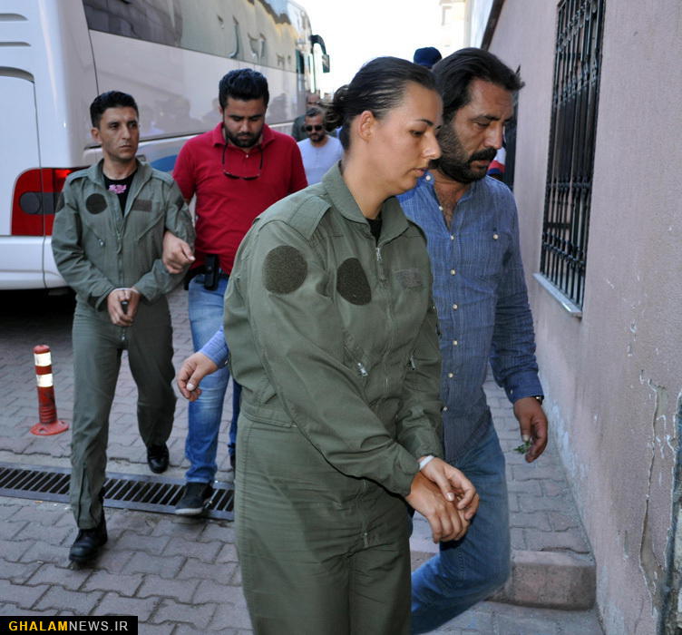 دستگیری خلبان زن در ترکیه (+عکس)